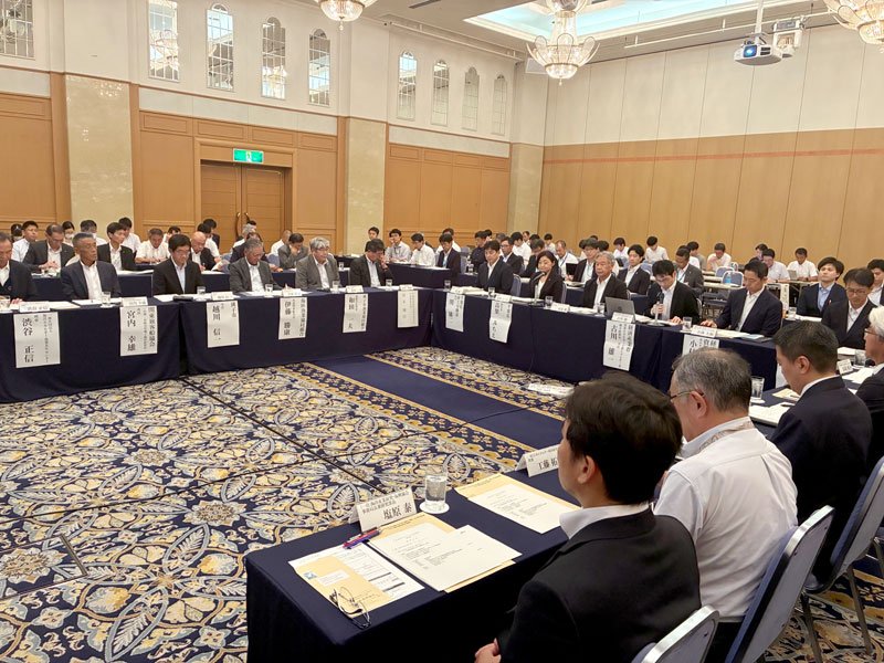 三菱商事が銚子市沖での洋上風力発電事業から撤退発表後に初めて開かれた法定協議会＝９月８日、千葉市