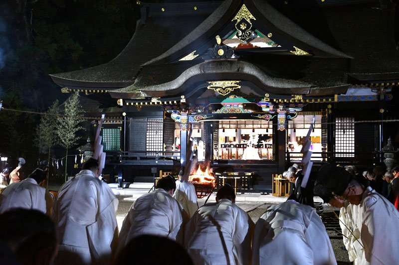 香取神宮で執り行われた大饗祭＝１１月３０日夜、香取市
