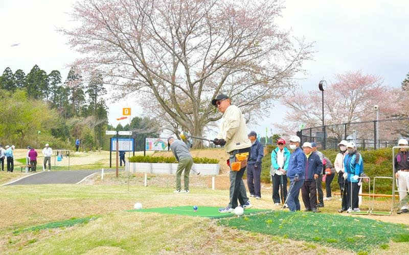 成田空港近くの旧東小学校跡地にオープンした成田エアポート東雲パークゴルフ場＝４月、成田市

