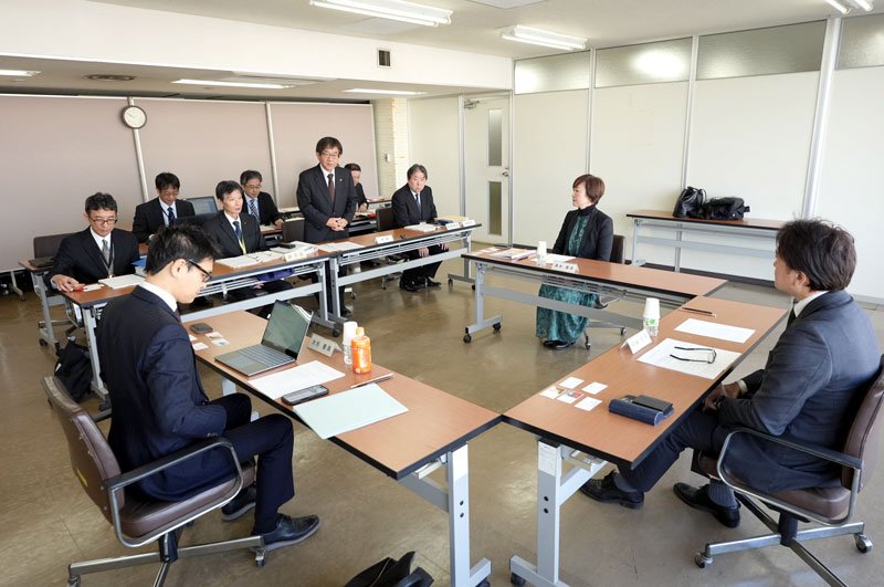 銚子市の不正入札再発防止策を検討する第三者委員会の初会合＝１６日、同市役所