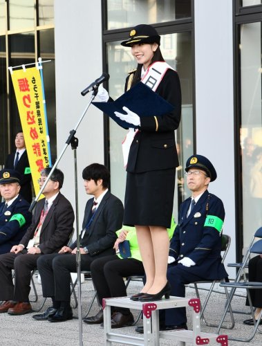 香取署の一日署長を務めた伊藤さん＝香取市
