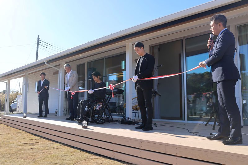 完成を祝って開かれたオープニングセレモニー＝昨年１２月７日、九十九里町