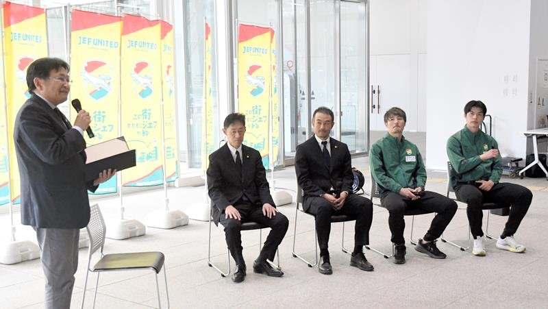 Ｊ１で人呼ぶプレーを　ジェフ千葉選手ら千葉市長に抱負　２月開幕　サポーターも激励