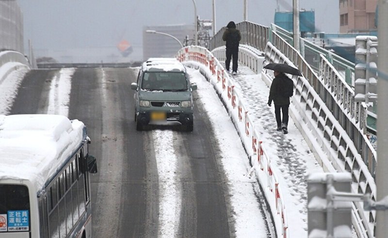 【動画あり】千葉市で積雪４センチ　千葉県北西部・北東部に大雪警報　昼にかけ路面の危険に注意　