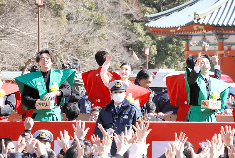 【写真多数】大河俳優ら「福は内」　團十郎さん親子、横綱も　成田山新勝寺節分会に６万人