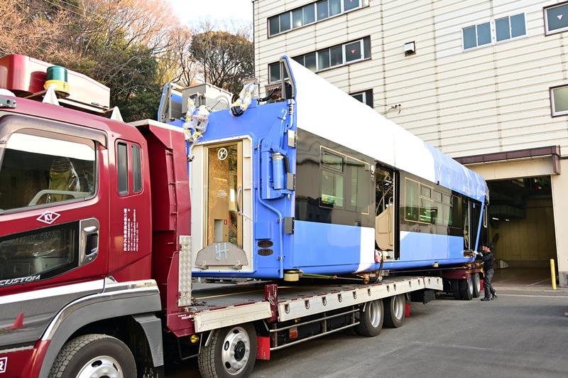「０形」新車両搬入　千葉都市モノレール来月から運行予定
