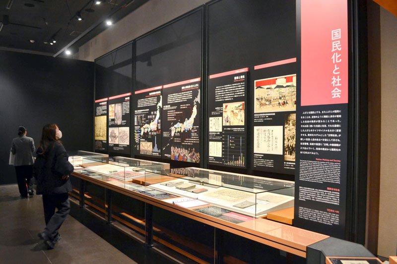 リニューアルした第５展示室「近代」＝１６日、佐倉市の国立歴史民俗博物館