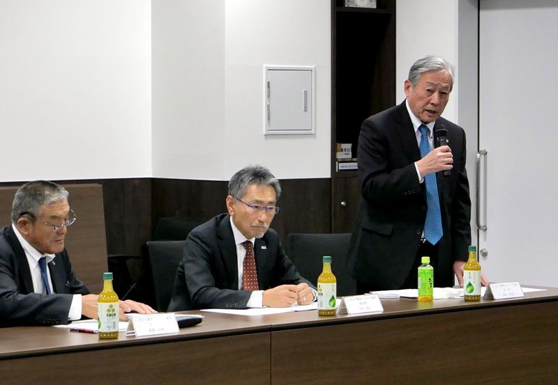 評議委員会であいさつする池田本部長＝千葉市美浜区
