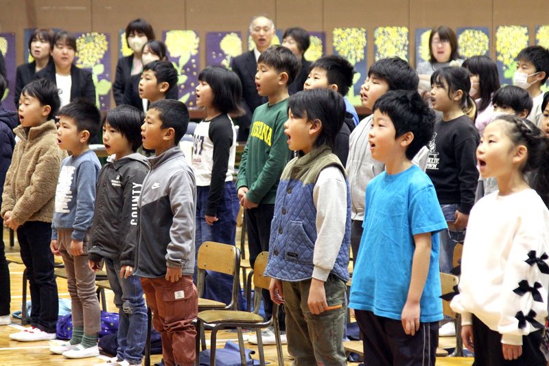 那古小、船形小で閉校式　学びやに「ありがとう」　最後の校歌、明治からの歴史に幕　館山