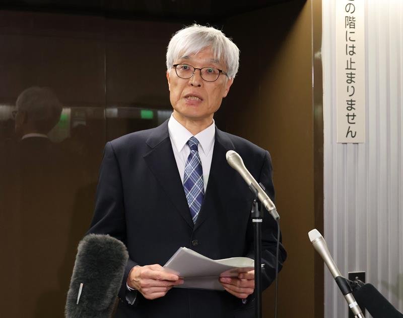 金子国交相に報告した後、報道陣の取材に応じる藤井社長＝２日、国交省
