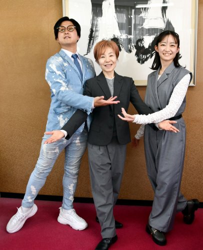 県内初の本公演を５月に行う谷桃子バレエ団の高部芸術監督（中央）、プリンシパルの三木さん（左）、本県出身の佐藤さん