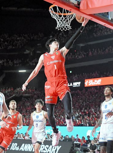 第３クオーター、シュートを放つ千葉Ｊ・渡辺
