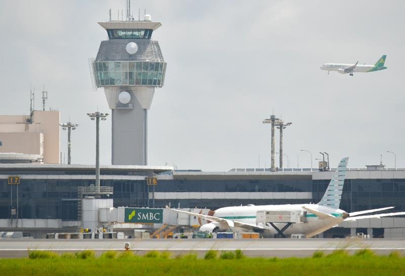 海外から航空機が到着する成田空港＝２０２５年７月
