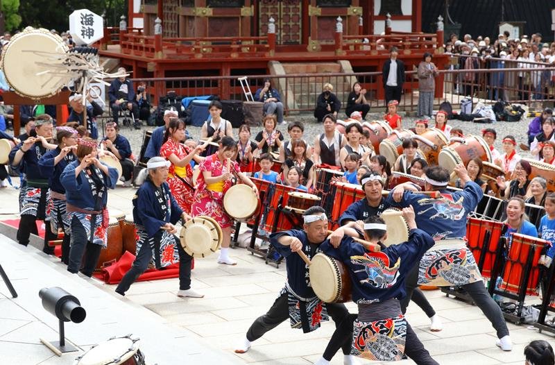 ごう音響かせ平和祈る　成田太鼓祭　５８０人打ち鳴らす　きょう１９日まで、参道パレードも