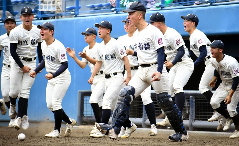 春季県高校野球大会が開幕。市船橋―成田の１回戦注目カードは、市船橋がサヨナラ勝ちして２回戦に進んだ＝１８日、千葉市稲毛区の県総合スポーツセンター野球場　森大輔撮影