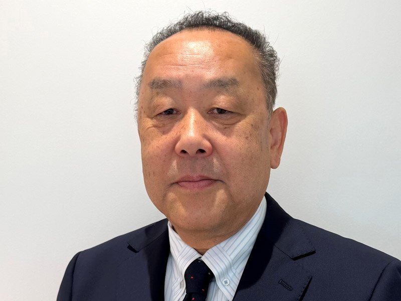 飯塚初義氏