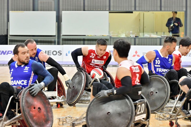 車いすラグビーの国際大会「ジャパンパラ競技大会」が４月３０日、千葉市中央区の千葉ポートアリーナで開幕した。世界ランキング１位の日本は、同４位のフランスと対戦。快勝して王者の貫禄をみせた　大村慧撮影