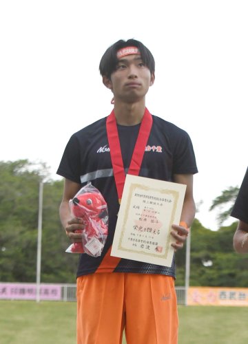 男子４００メートルで優勝した西武台千葉・松井佑斗＝県総合ＳＣ