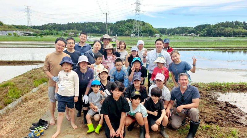 インバウンド向けに開かれた田植えイベント＝多古町（豊田さん提供）
