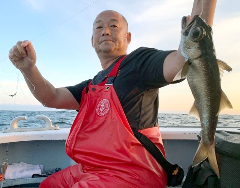 洲崎南沖で釣り上げたクロムツ（写真は「萬栄丸」提供）