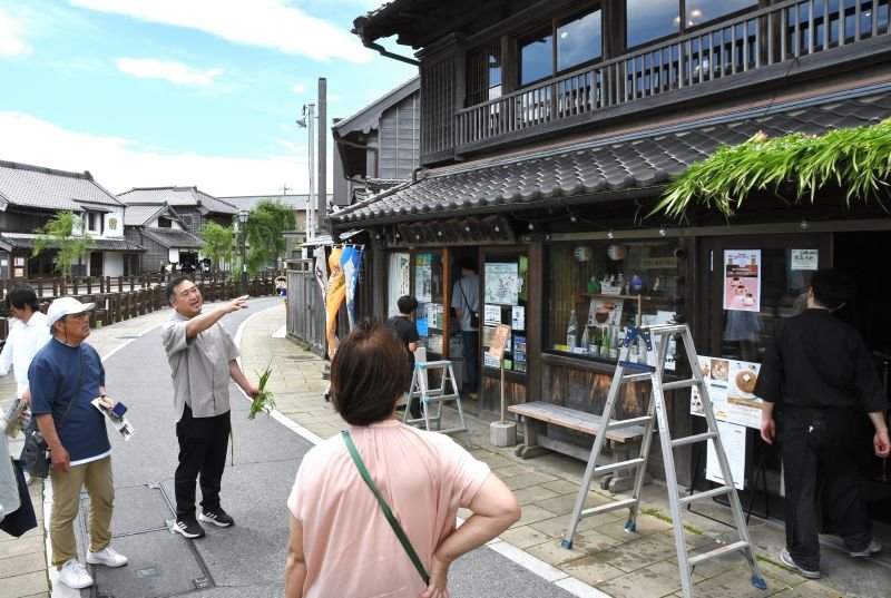 「菖蒲葺き」で無病息災　強い香りで邪気払い　香取・佐原地区