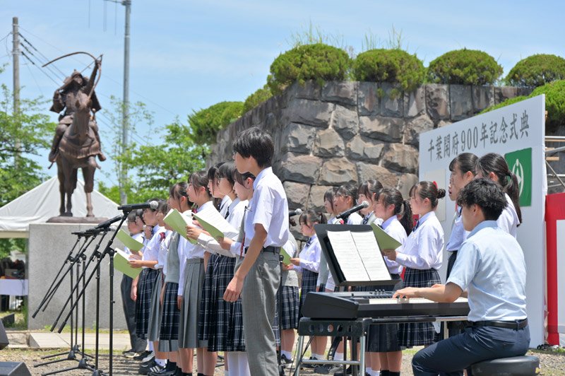 千葉市歌などを歌った市合同合唱団＝１日、千葉市中央区の亥鼻公園