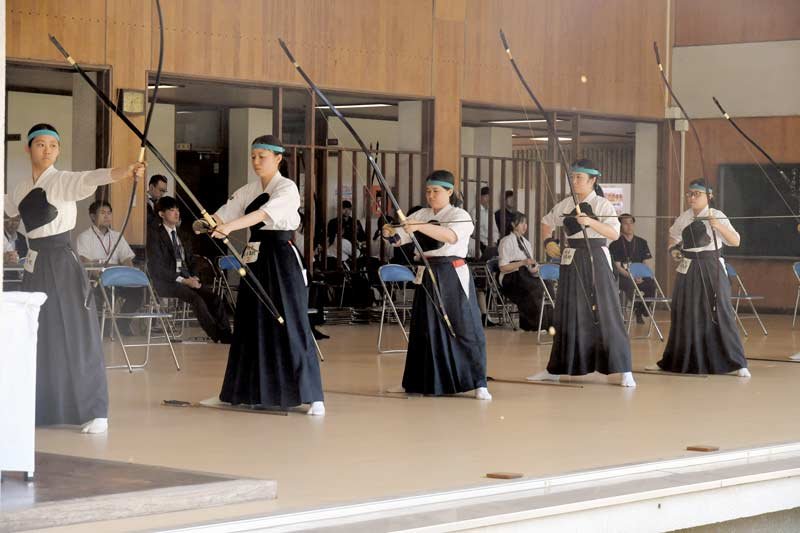 千葉商悲願の初Ｖ　成田１３年ぶり女王　個人は佐橋、桑原が頂点　弓道　千葉県高校総体