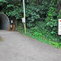 小冊子で紹介する戦争遺跡「館山海軍航空隊赤山地下壕（ごう）跡」＝館山市宮城