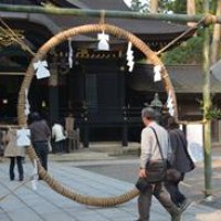 くぐって厄払い「茅の輪」　３１日に大祓式　香取神宮　【師走スケッチ】