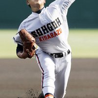 涙の左腕「みんなに感謝」　第９８回全国高校野球選手権大会　第１２日