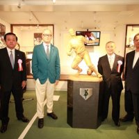 新設された長嶋茂雄記念展示室。ブロンズ像の除幕式に長嶋さんも参加した
