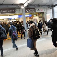 「通勤電車怖い」「朝の満員対策を」緊急事態宣言前と変わらぬ通勤・通学客　連休明け最初の平日　千葉県内主要駅