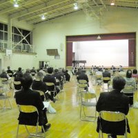 茂原の本納、新治小統合１年延期　市「コロナで説明日程遅れた」　説明会では安全確保など不満噴出