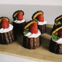 旬の果物を使ったフルーツカヌレ