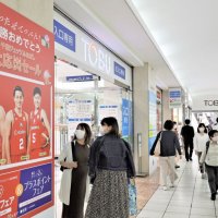 千葉ジェッツ優勝　地元船橋で祝福セール　ファン集いメッセージ　東武百貨店