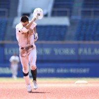 優勝を決める満塁弾を放ち、泣きながらダイヤモンドを回る専大松戸・吉岡