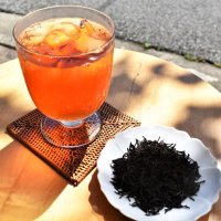 アイスティーとの相性が良いスリランカ産の茶葉キャンディ。煮出した後の水色にもこだわった
