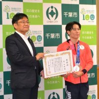五輪体操でメダル　萱選手に市民栄誉賞　千葉市　「パリでは金を」飛躍誓う　【２０２０東京五輪】