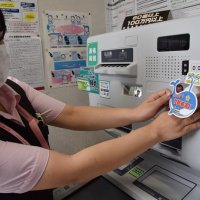 クジラ形ステッカー作成　詐欺被害を吹き飛ばせ　館山署