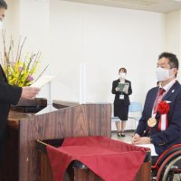 村山選手を功労表彰　東京パラバドミントン「銅」　四街道市