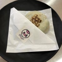 地産イノシシ肉のおやき　「ＢＯＵＳＯＵおやちょ」販売　館山総合高生が考案　２８日、ＫＩＴＴＥ丸の内で１００個