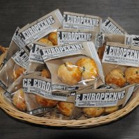 姉崎高生が考案した焼き菓子。皇室献上イチジク「姉崎いちじく」を使用し数量限定販売された
