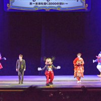 浦安市の成人式でお祝いに駆け付けたディズニーの仲間たち