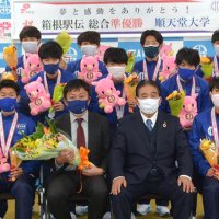 「来年は頂上目指す」　箱根駅伝総合２位の順大チーム　印西市役所訪れ抱負
