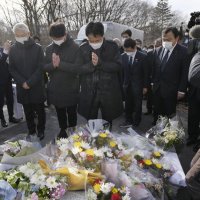 再発防止力合わせて　軽井沢バス事故６年、集い　公判中の社長は献花し謝罪