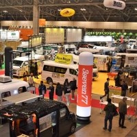キャンピングカーショー開幕　コロナ禍用途幅広く　幕張メッセで１３日まで　医療現場での活用、災害用も重視　マリーンズ応援仕様登場
