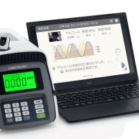 流山市のサンコーテクノが開発したアルコール検知器の新製品「アルコフェイスバイタル」（同社提供）
