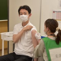 熊谷知事、モデルナ社製で３回目接種　「交差接種」の有効性強調