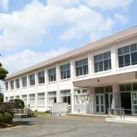 懐かしい雰囲気の旧滑河小学校校舎
