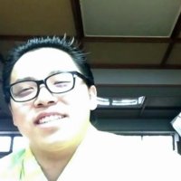 オンライン取材に応じ、序ノ口優勝時に「兄とグータッチした」と笑顔を見せる

